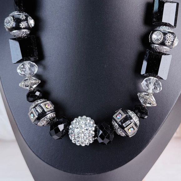 Jewelry - Vintage Black and Silver Beaded Necklace